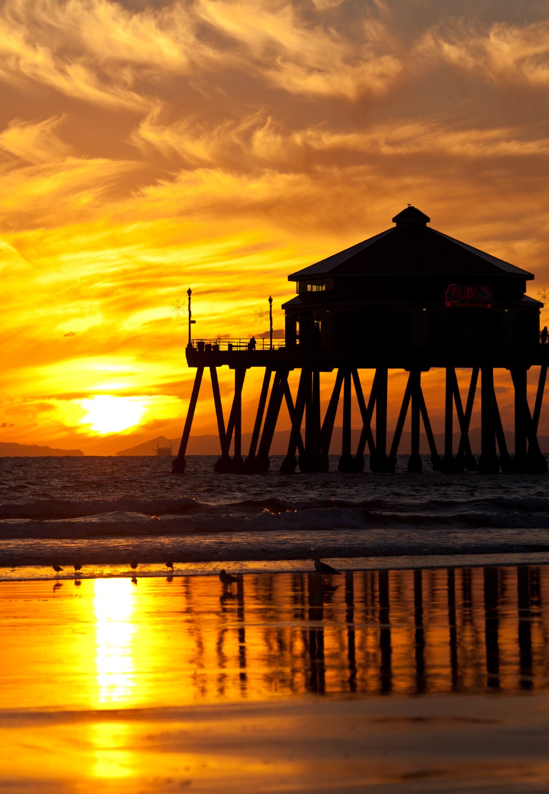 Turnkey Coastal Living: Fully Furnished 3-Bedroom Residence in the Heart of Huntington Beach property image