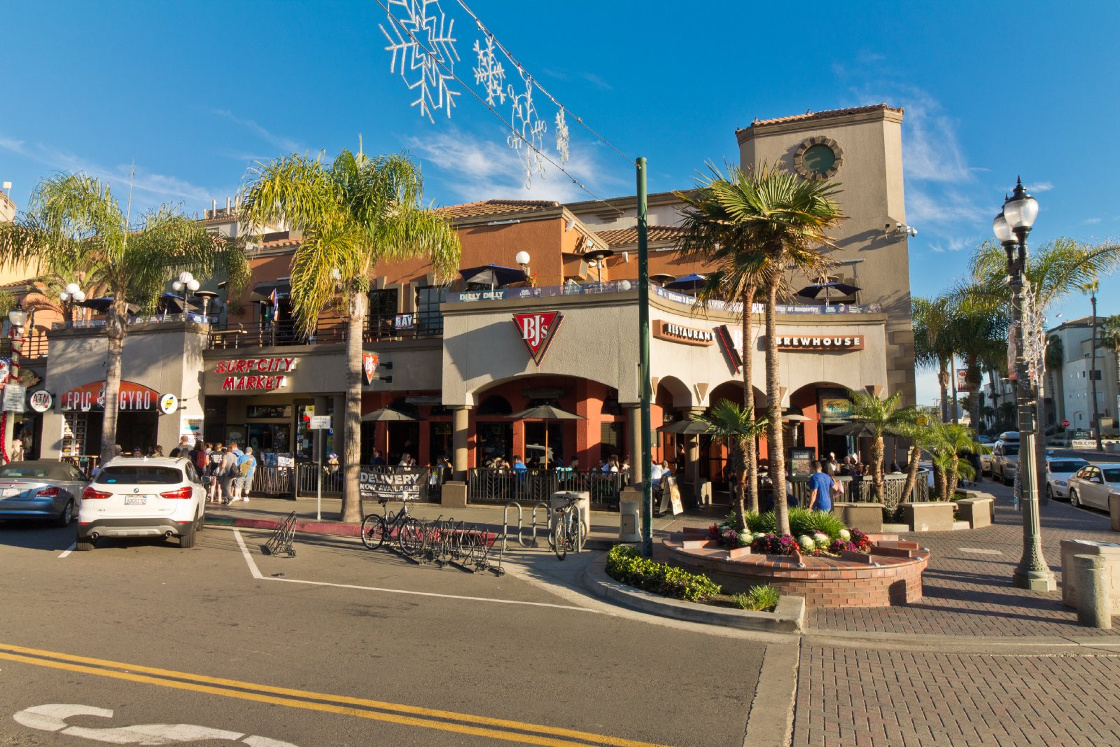 Turnkey Coastal Living: Fully Furnished 3-Bedroom Residence in the Heart of Huntington Beach property image