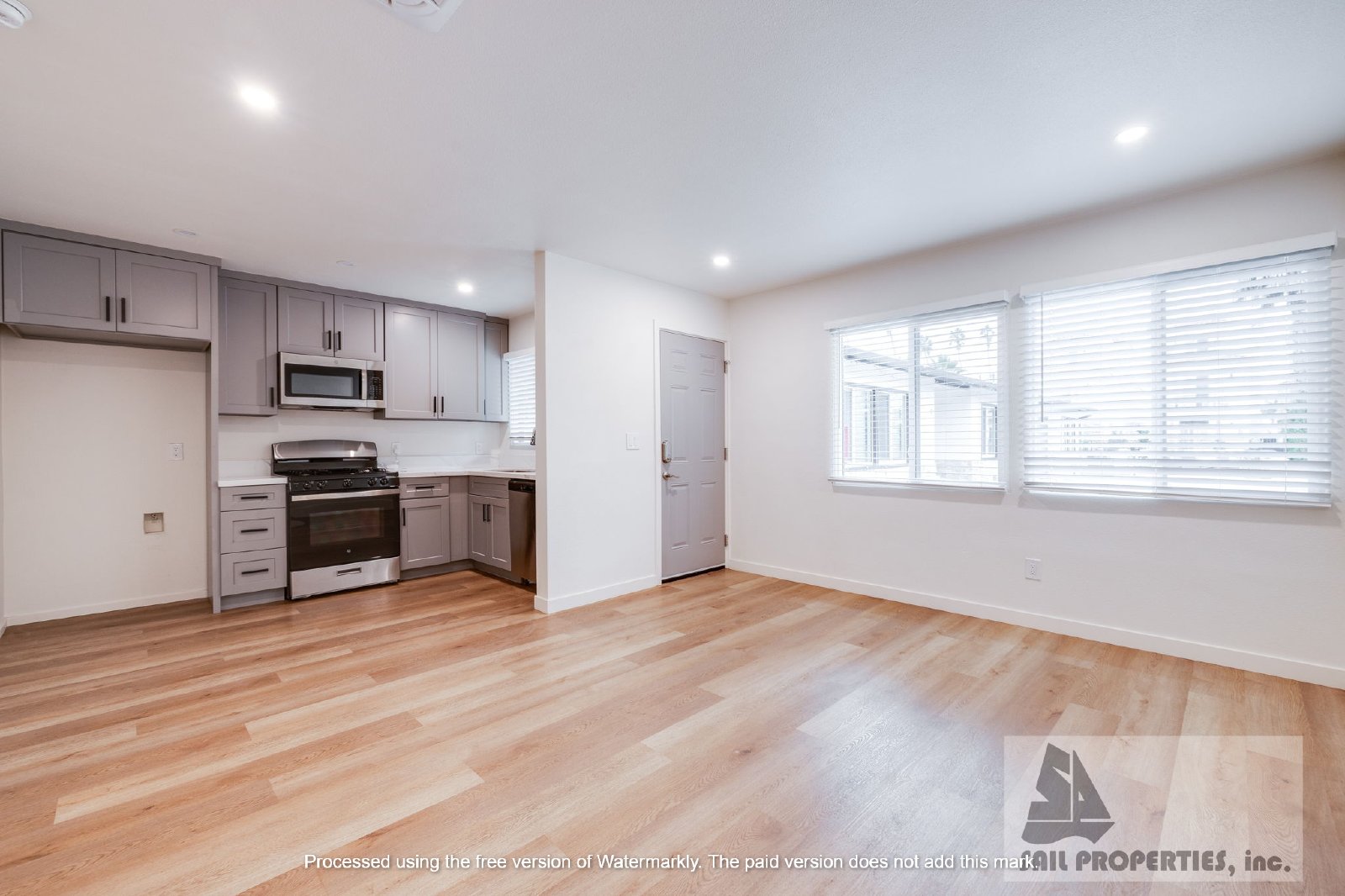 Gorgeous unit in Downtown Huntington Beach! property image