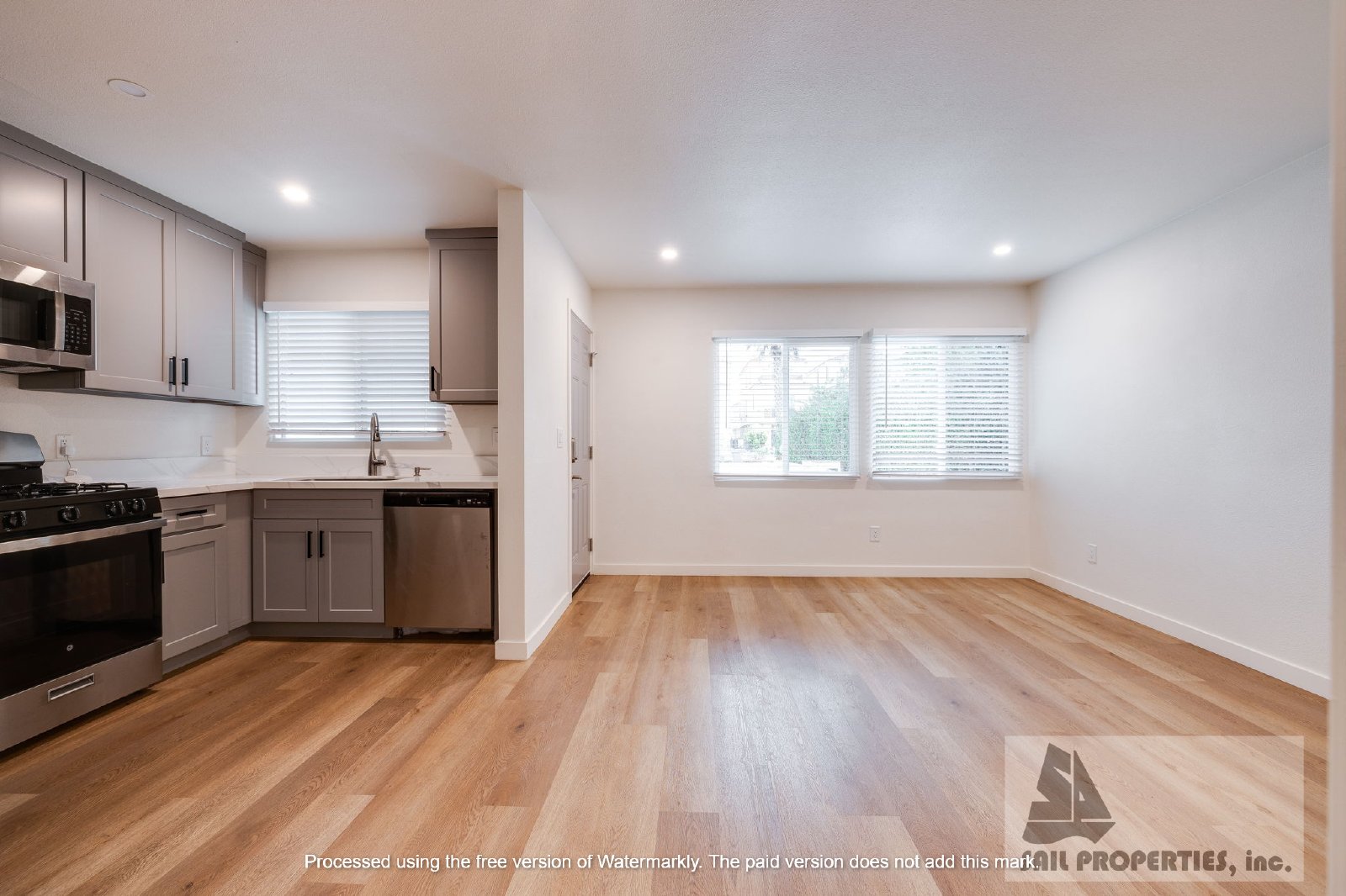 Gorgeous unit in Downtown Huntington Beach! property image