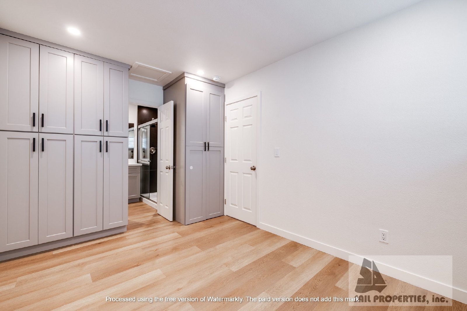 Gorgeous unit in Downtown Huntington Beach! property image