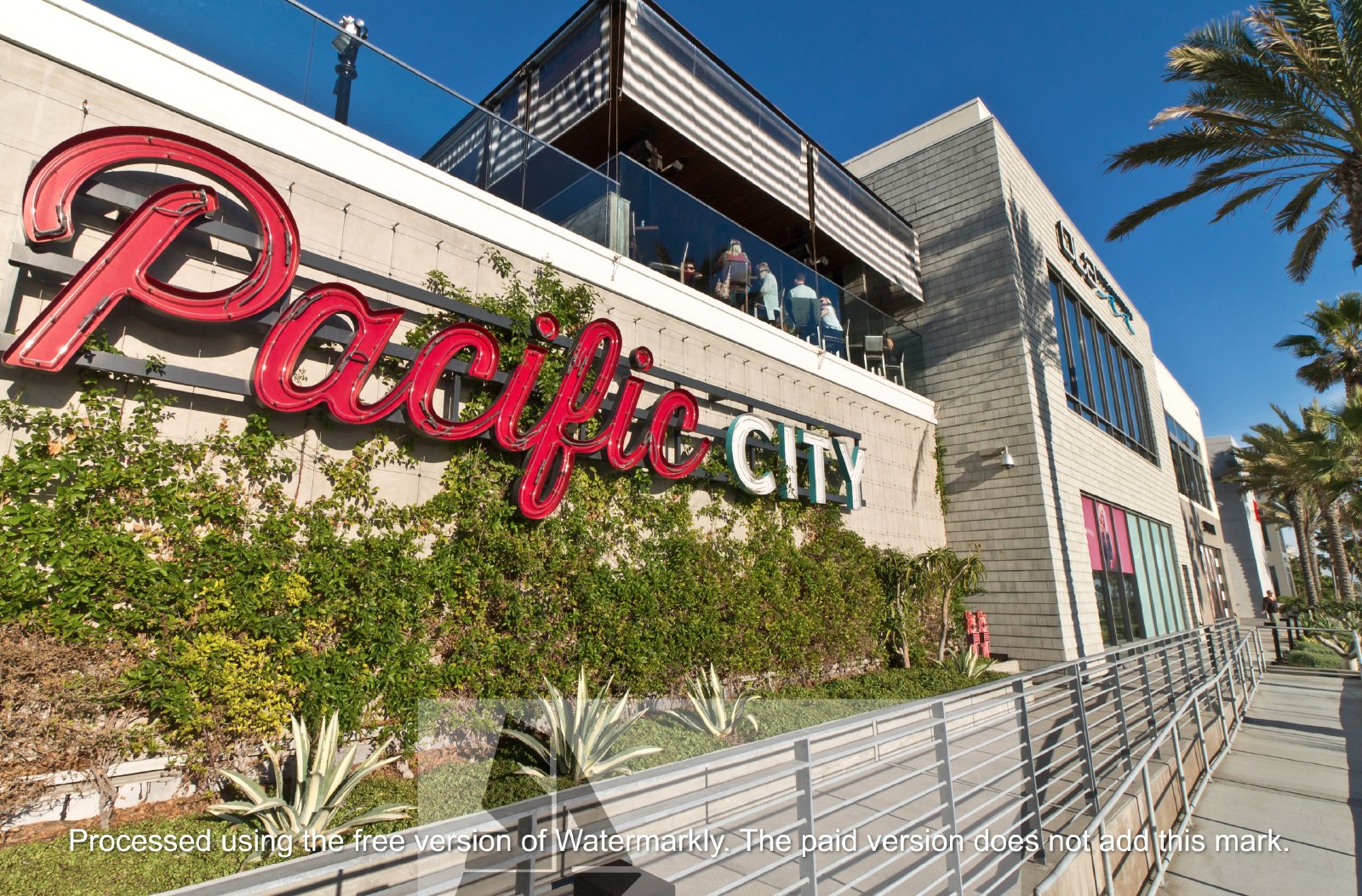 Beach townhome Vacation Rental with two car garage! property image