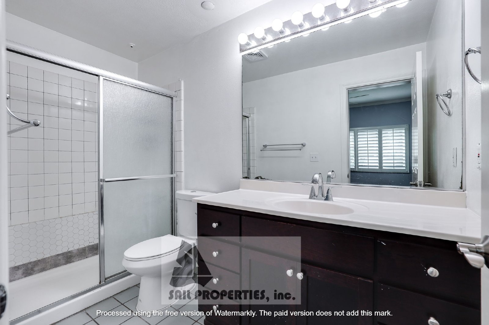 Welcome to this charming 2-bedroom, 2-bathroom property image