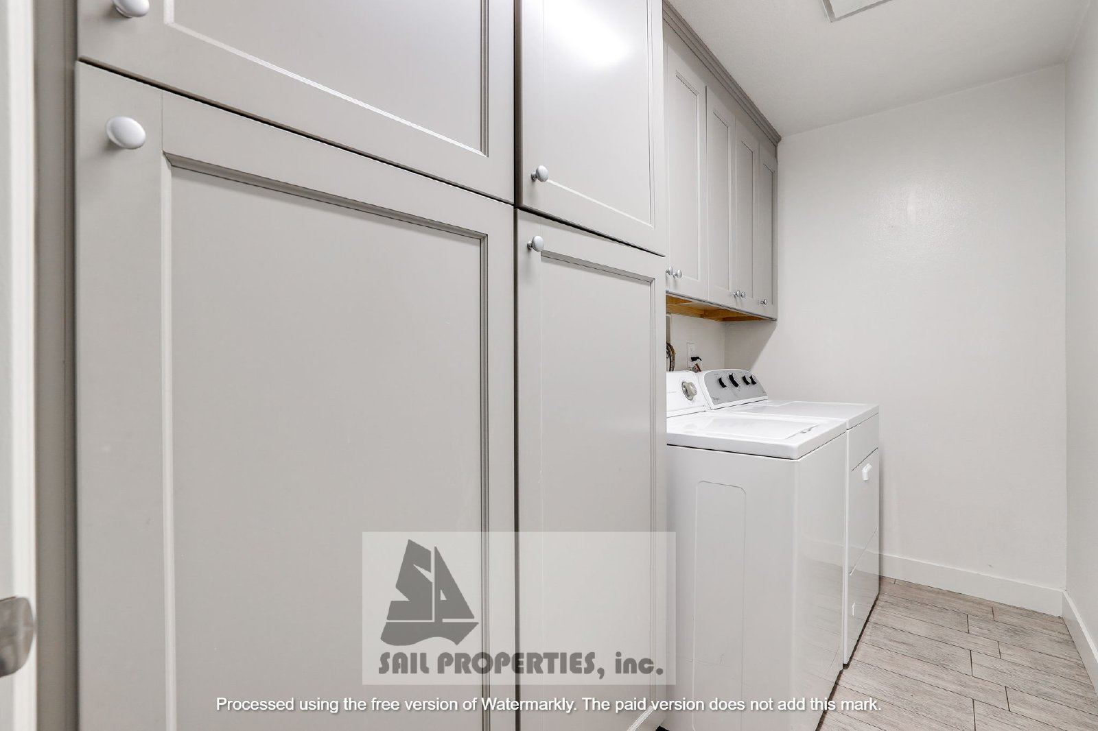 Welcome to this charming 2-bedroom, 2-bathroom property image