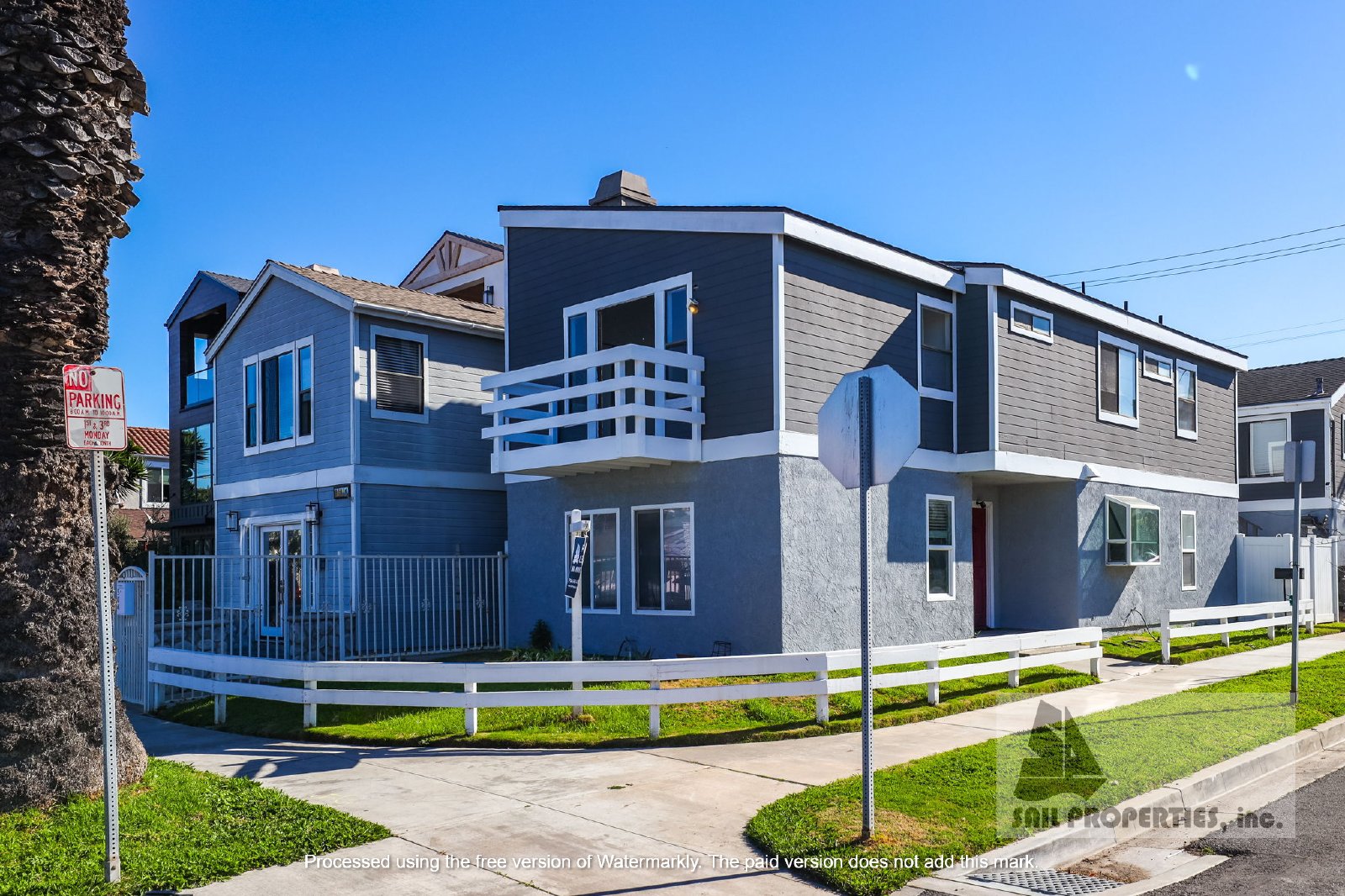 Downtown unit in HB ready for you! property image