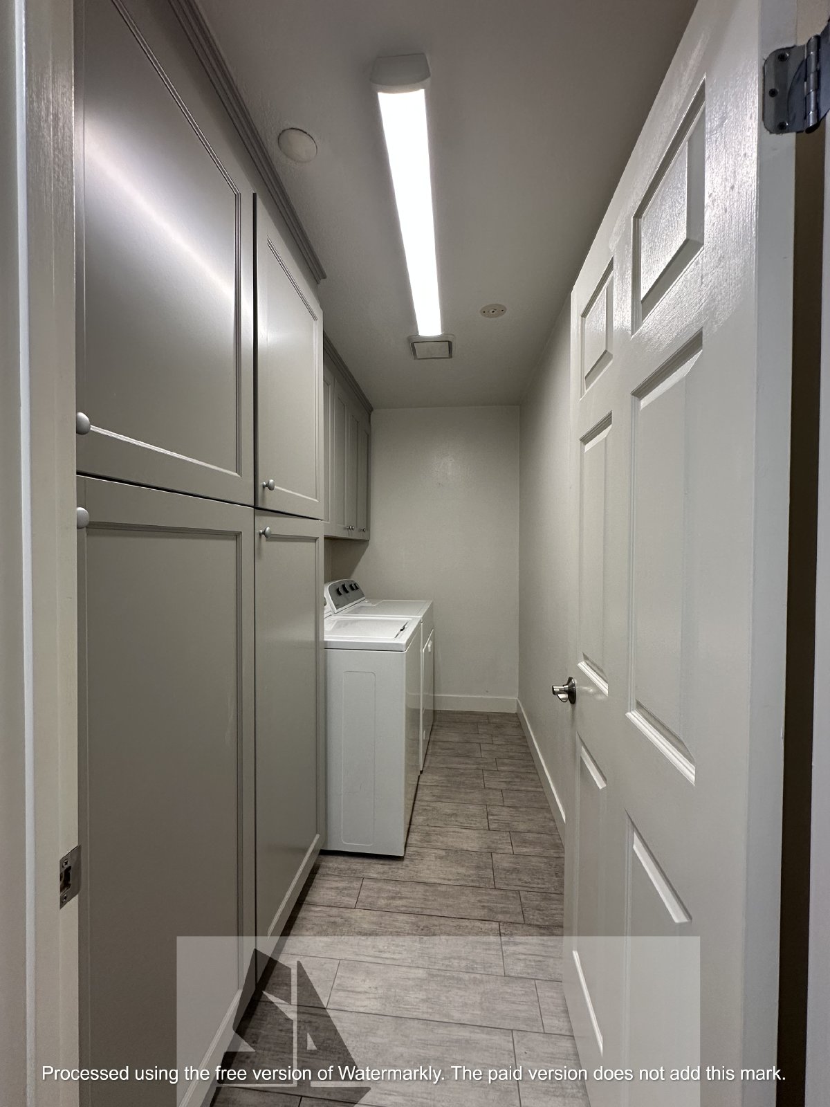 Welcome to this charming 2-bedroom, 2-bathroom home located in the desirable gated community of Fountain Valley property image