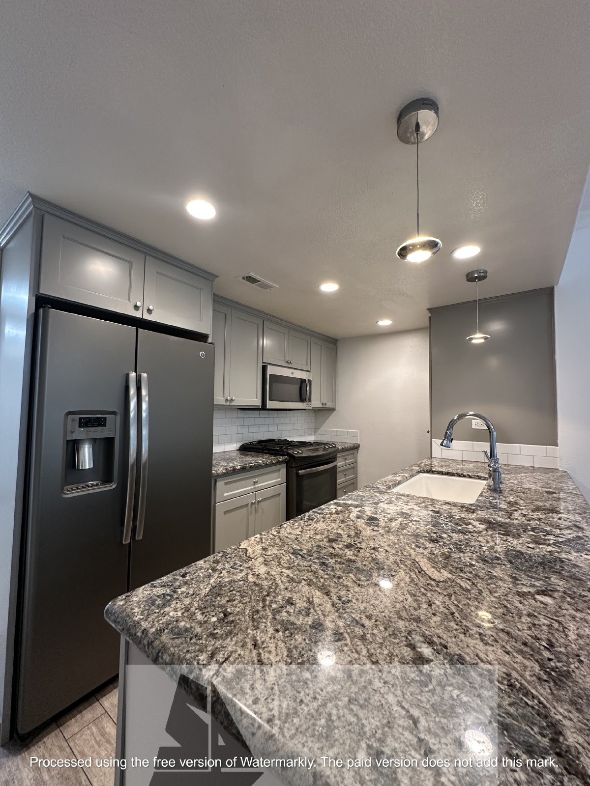 Welcome to this charming 2-bedroom, 2-bathroom home located in the desirable gated community of Fountain Valley property image