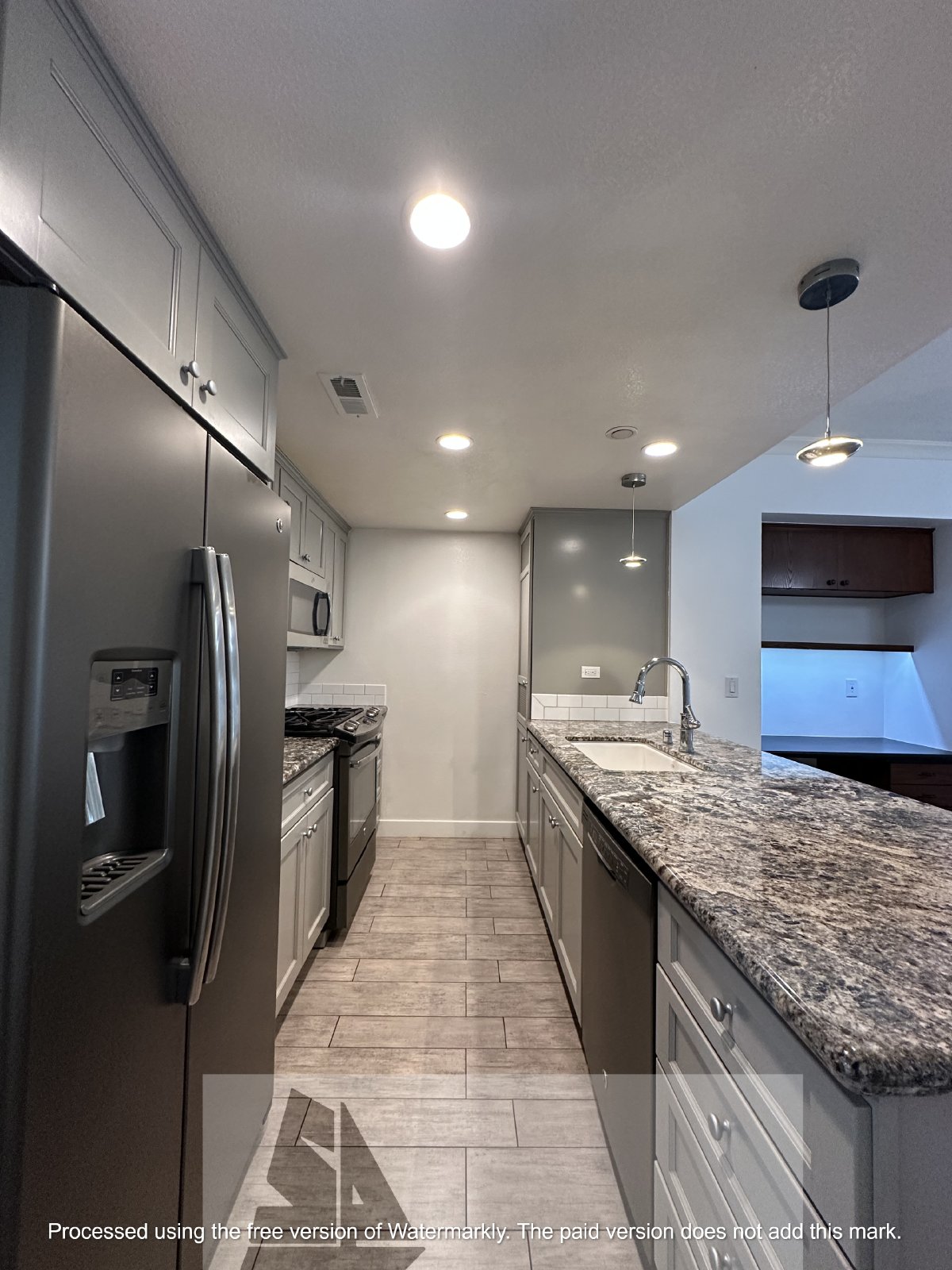 Welcome to this charming 2-bedroom, 2-bathroom home located in the desirable gated community of Fountain Valley property image