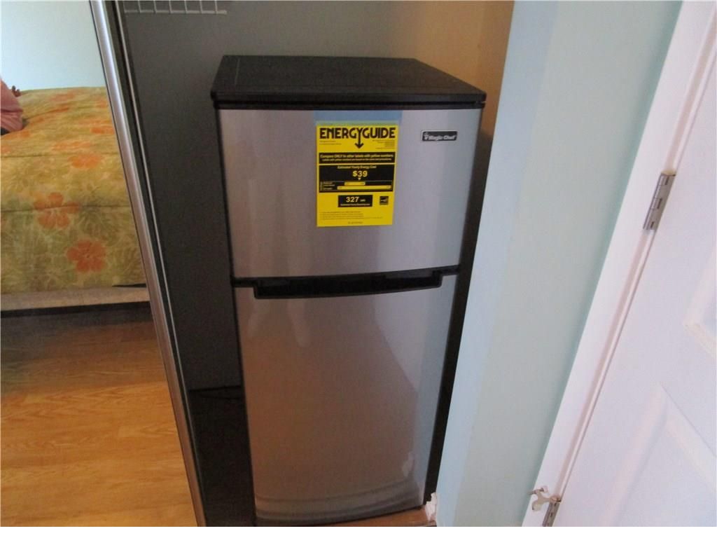 Charming Room for Rent - Prime Beach Location! property image