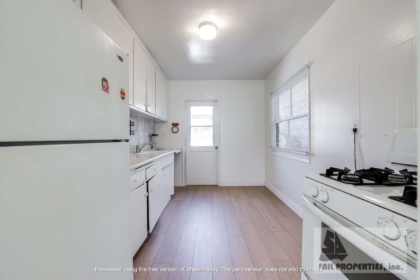 Charming 2-bedroom, 1-bathroom home located in vibrant Huntington Beach property image