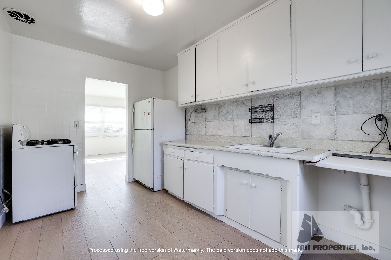 Charming 2-bedroom, 1-bathroom home located in vibrant Huntington Beach property image