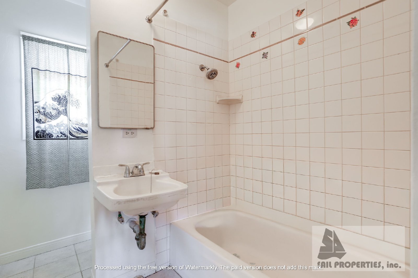 Charming 2-bedroom, 1-bathroom home located in vibrant Huntington Beach property image