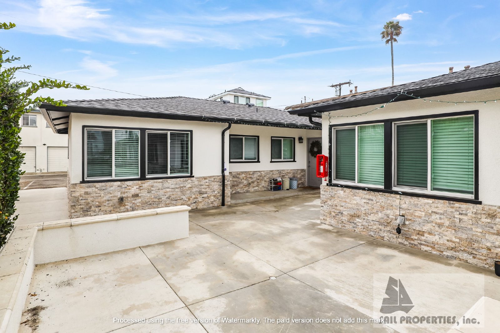 Great downtown unit in Huntington Beach! property image