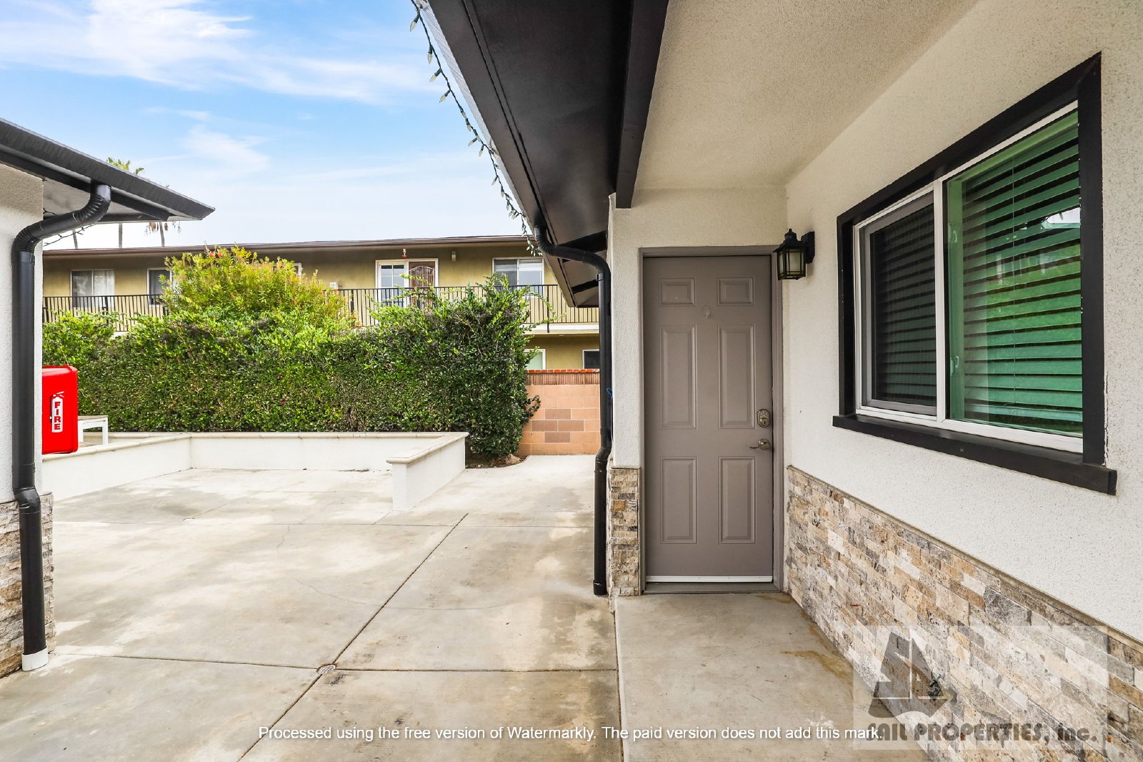 Great downtown unit in Huntington Beach! property image