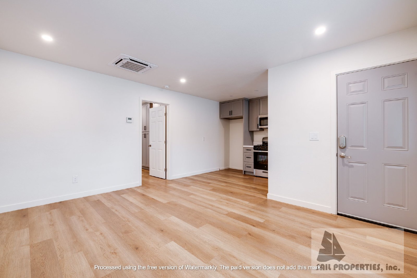 Great downtown unit in Huntington Beach! property image