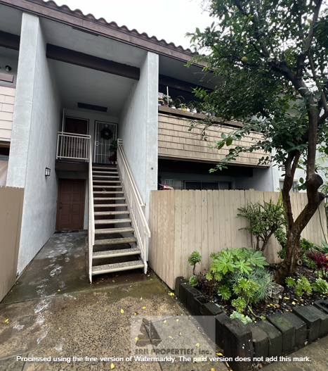Upstairs 2-bedroom, 2-bath condo in Santa Ana property image