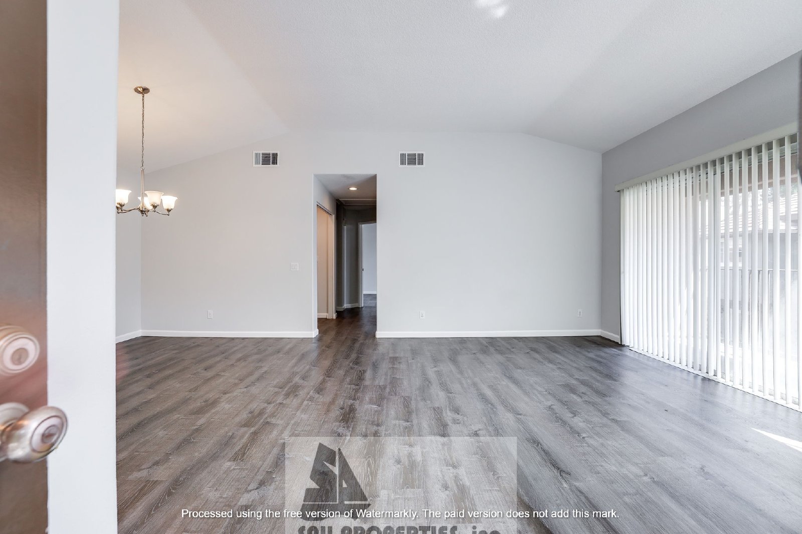 Charming end-unit home in Anaheim property image