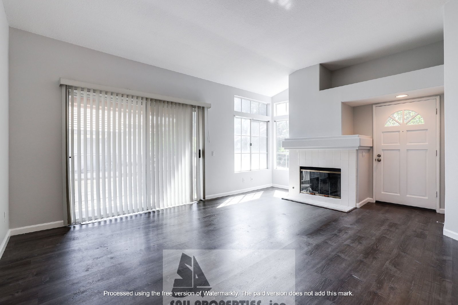 Charming end-unit home in Anaheim property image