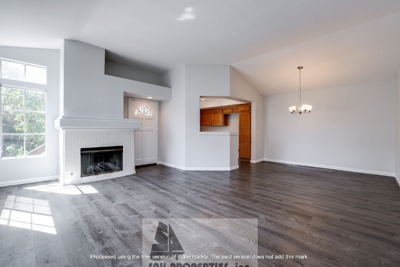 Charming end-unit home in Anaheim property image