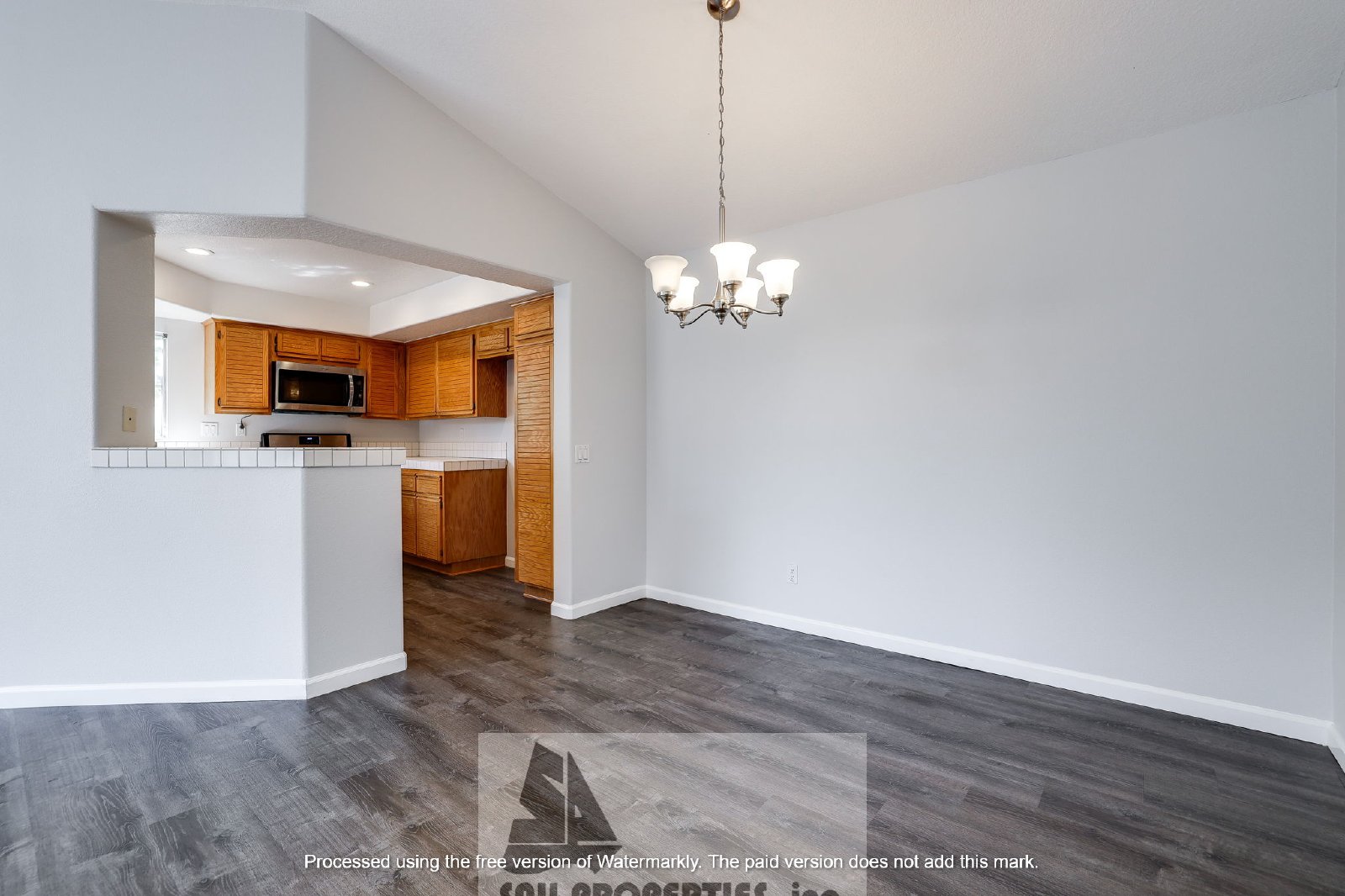 Charming end-unit home in Anaheim property image