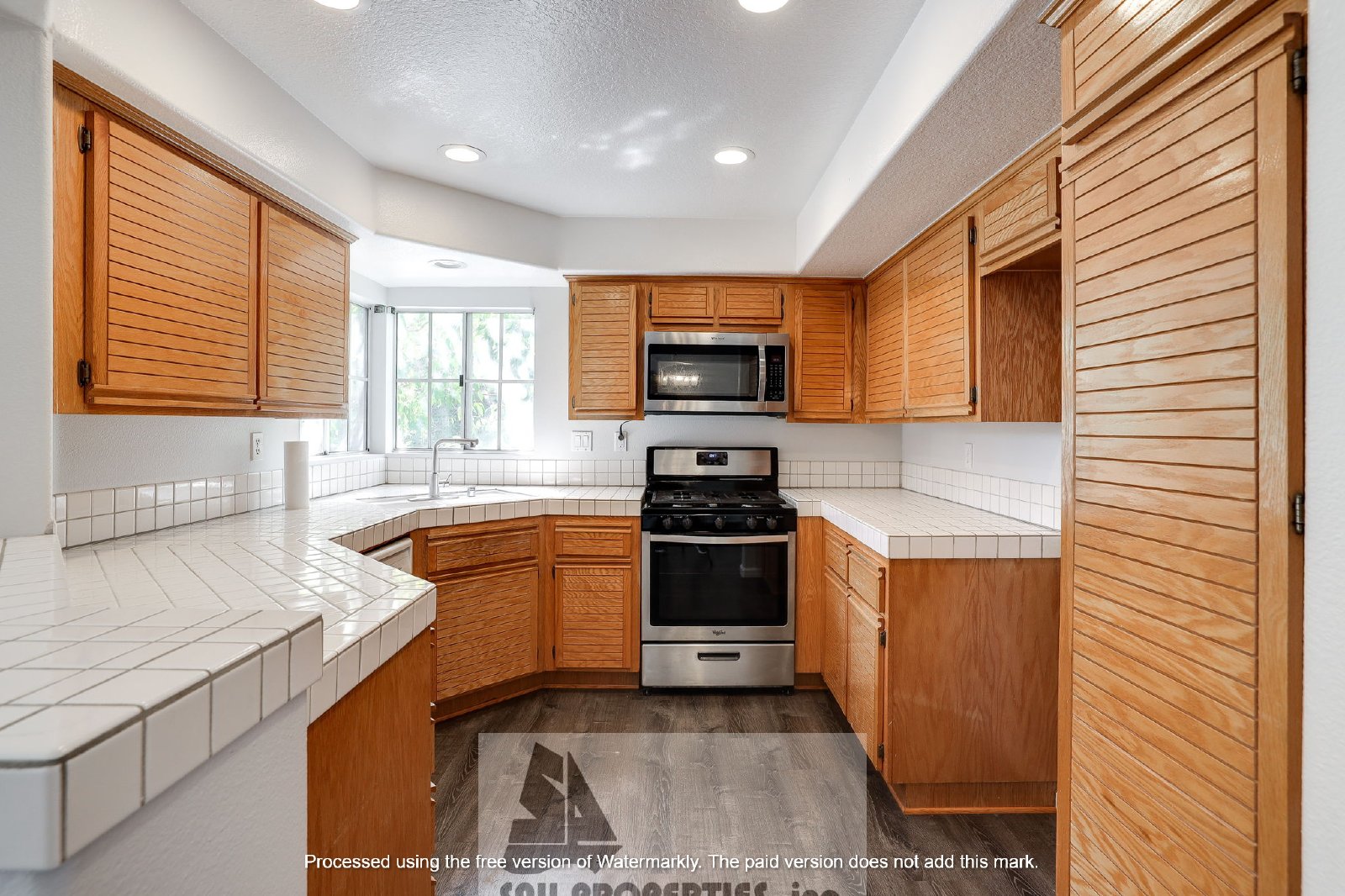 Charming end-unit home in Anaheim property image