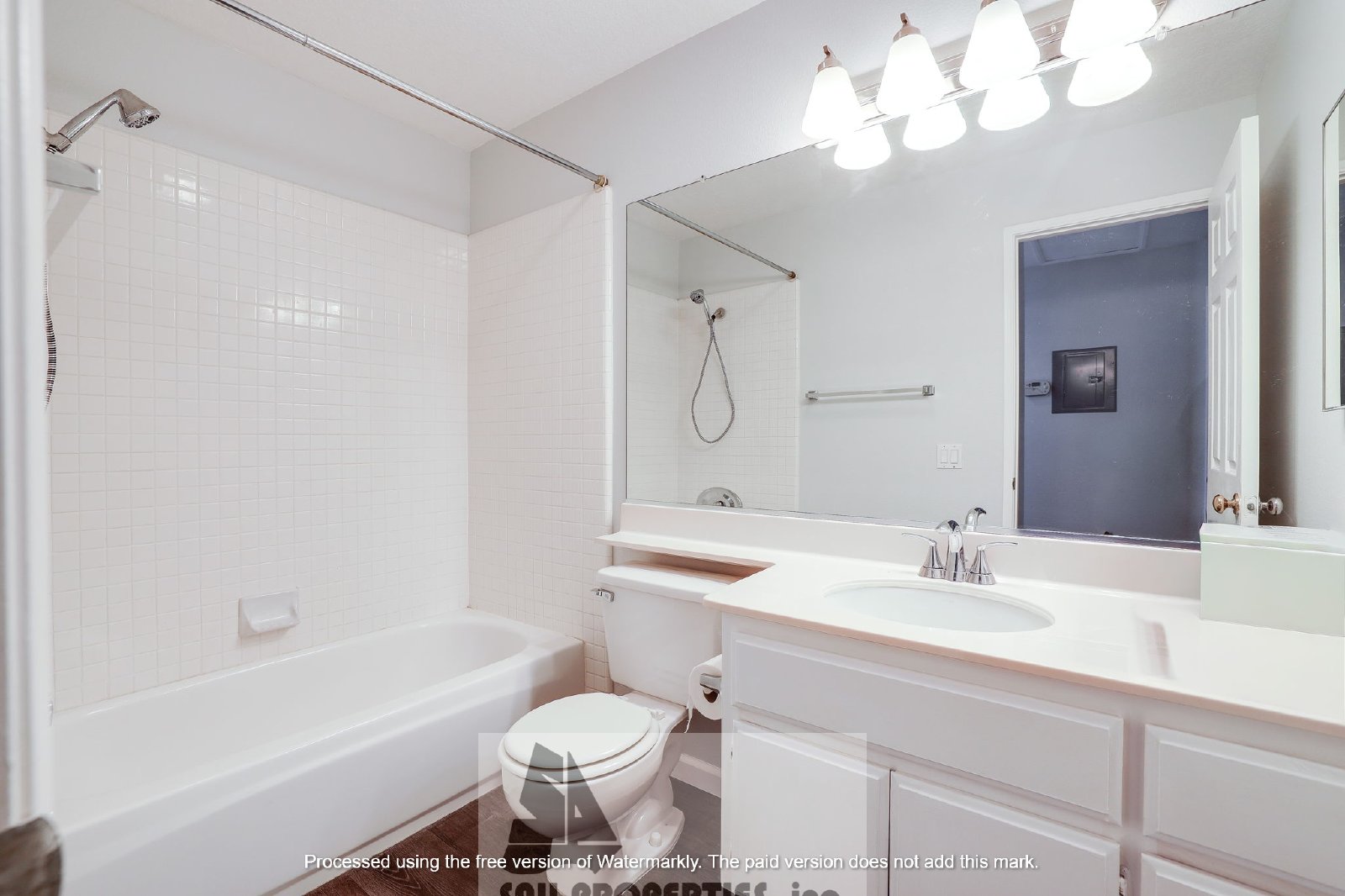 Charming end-unit home in Anaheim property image