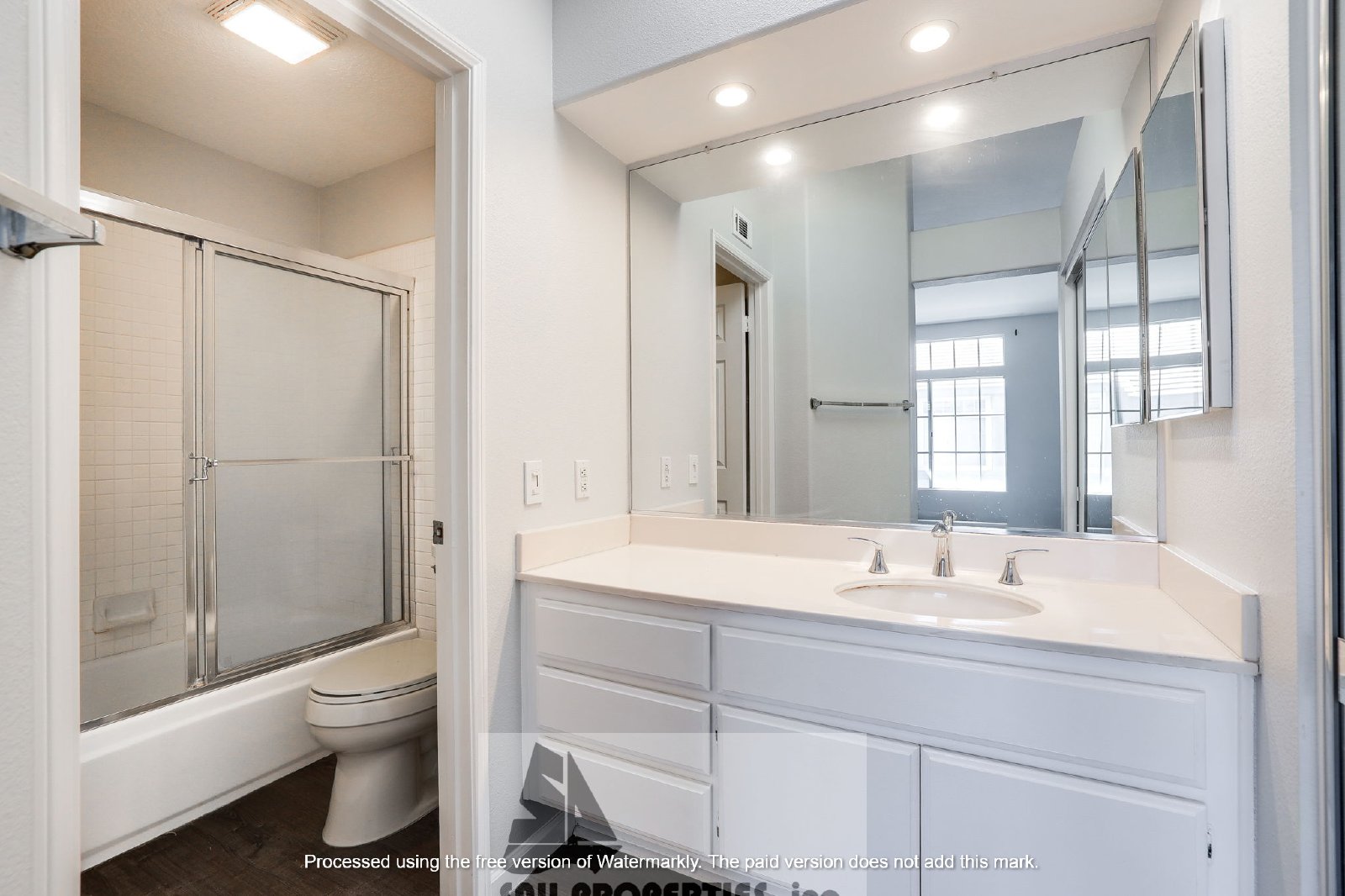 Charming end-unit home in Anaheim property image