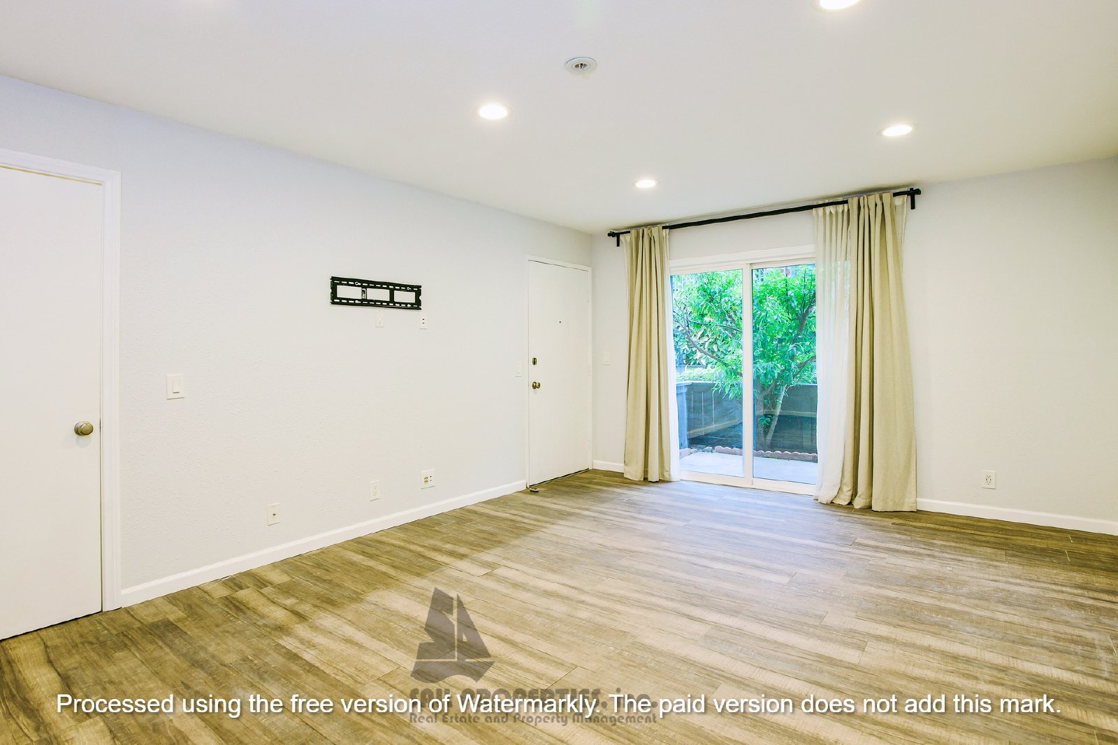 Discover this well-appointed 2-bedroom, 2-bath condo in Lake Forest property image