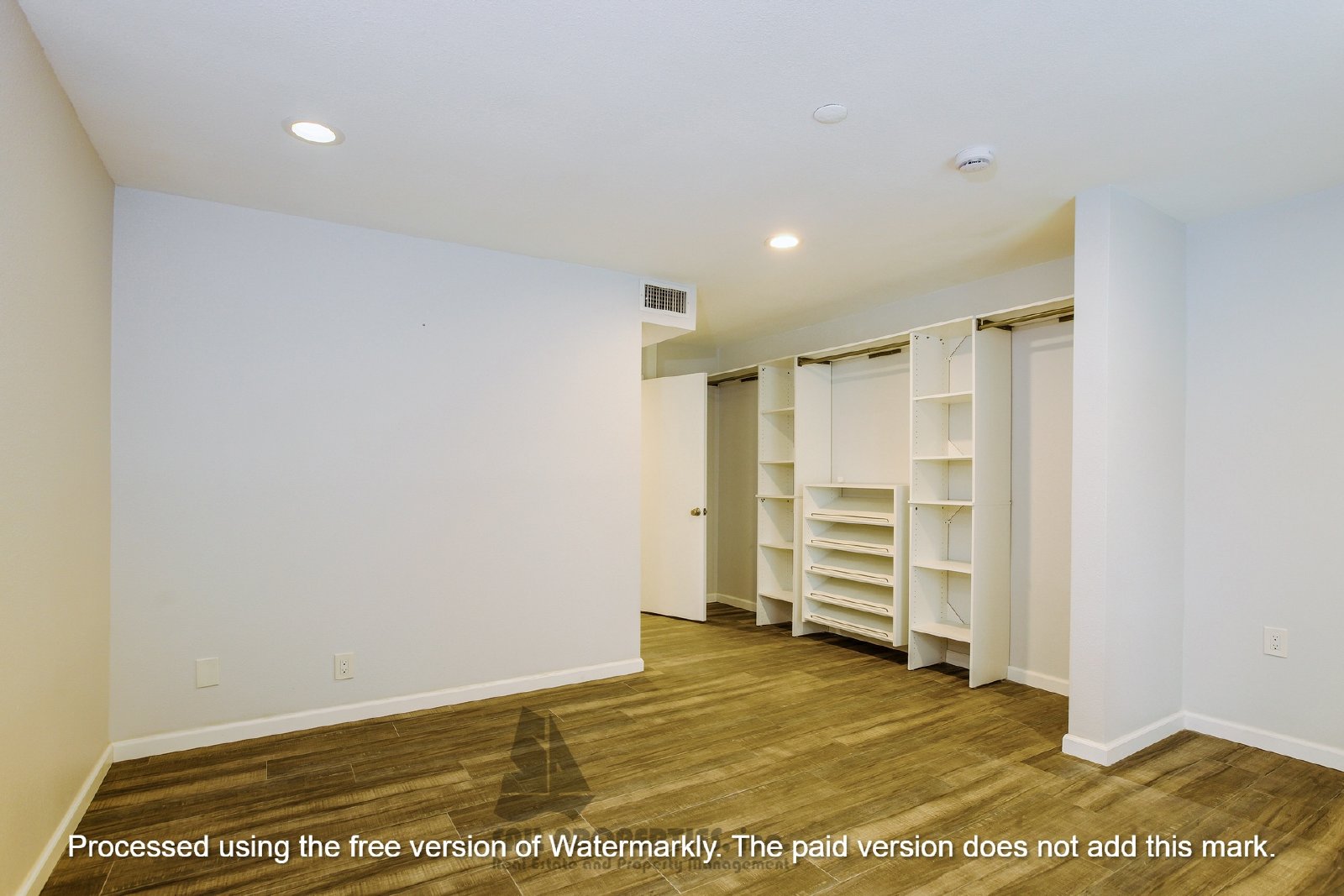 Discover this well-appointed 2-bedroom, 2-bath condo in Lake Forest property image