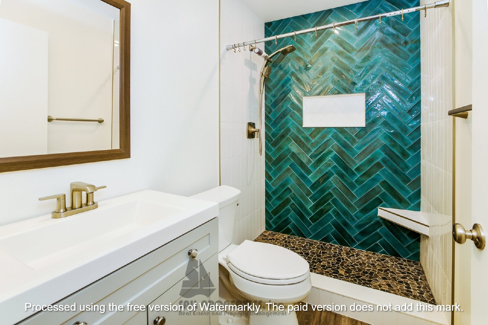 Discover this well-appointed 2-bedroom, 2-bath condo in Lake Forest property image