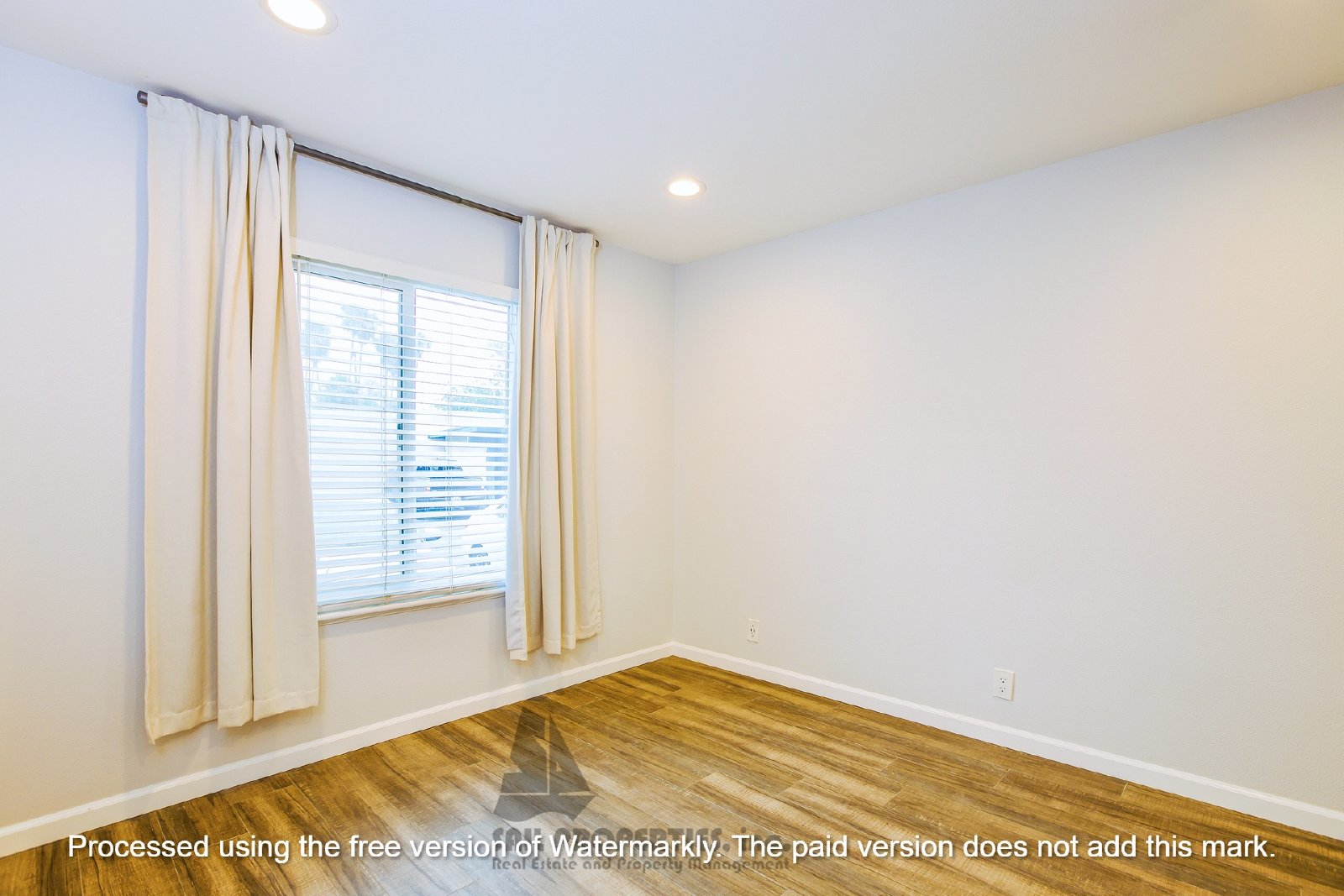 Discover this well-appointed 2-bedroom, 2-bath condo in Lake Forest property image