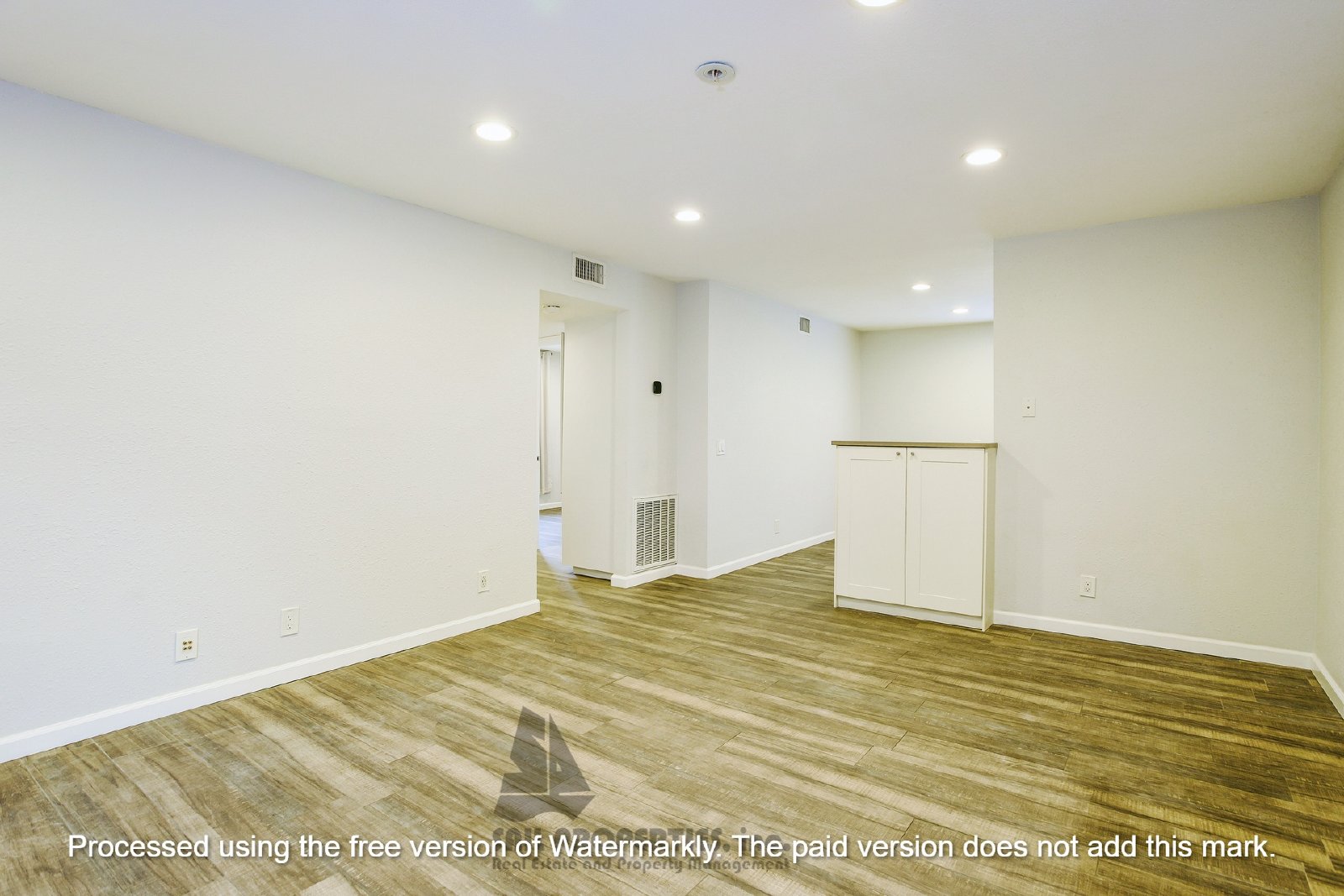 Discover this well-appointed 2-bedroom, 2-bath condo in Lake Forest property image