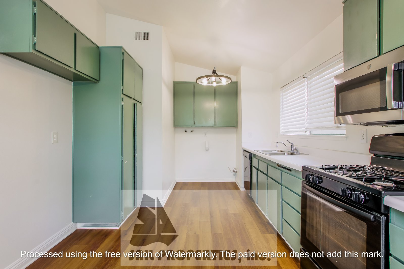 Charming 3-bedroom, 1-bath home in the heart of Huntington Beach property image