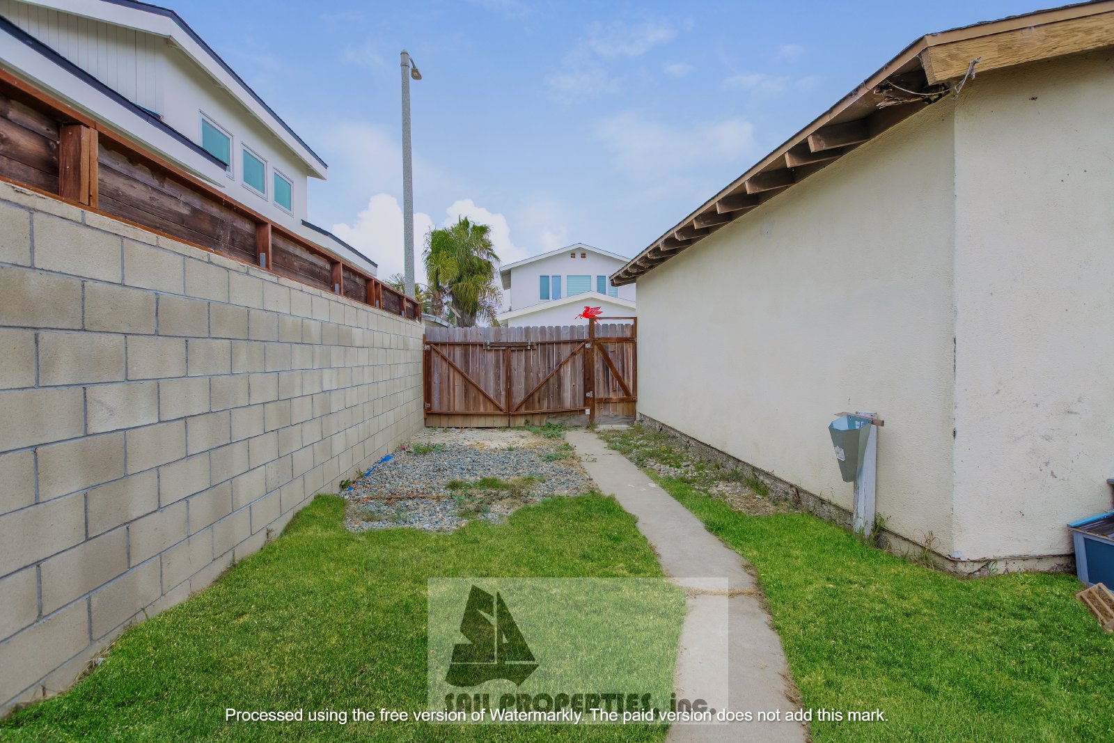 Charming 3-bedroom, 1-bath home in the heart of Huntington Beach property image