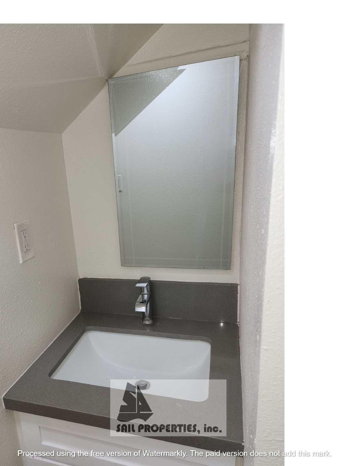 Great Gated 1 bedroom home in Heart of Long Beach! property image