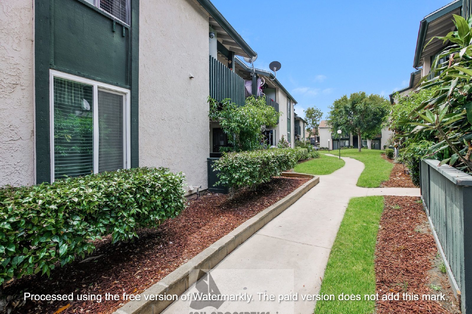 Discover this well-appointed 2-bedroom, 2-bath condo in Lake Forest property image