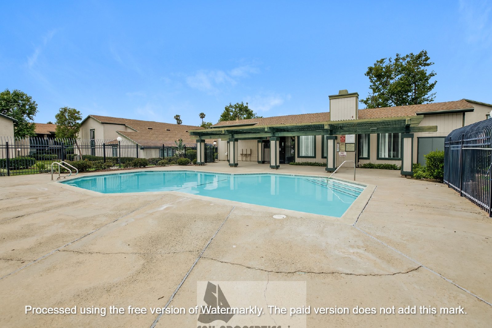 Discover this well-appointed 2-bedroom, 2-bath condo in Lake Forest property image