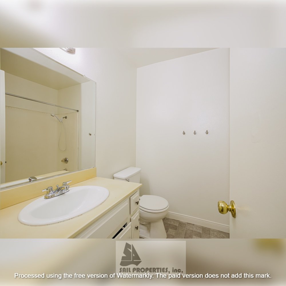 Upstairs 2-bedroom, 2-bath condo in Santa Ana property image