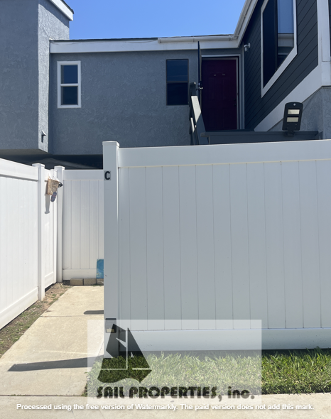 Bright upstairs 1-bedroom, 1-bath apartment in Huntington Beach property image