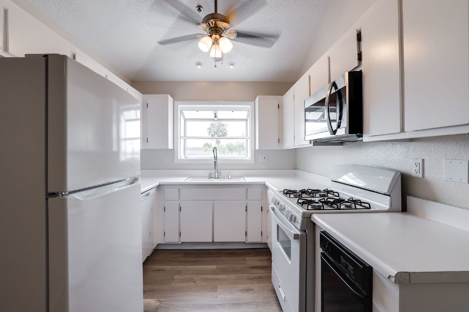 Huntington Beach 2-Bedroom, 2-Bath Home property image