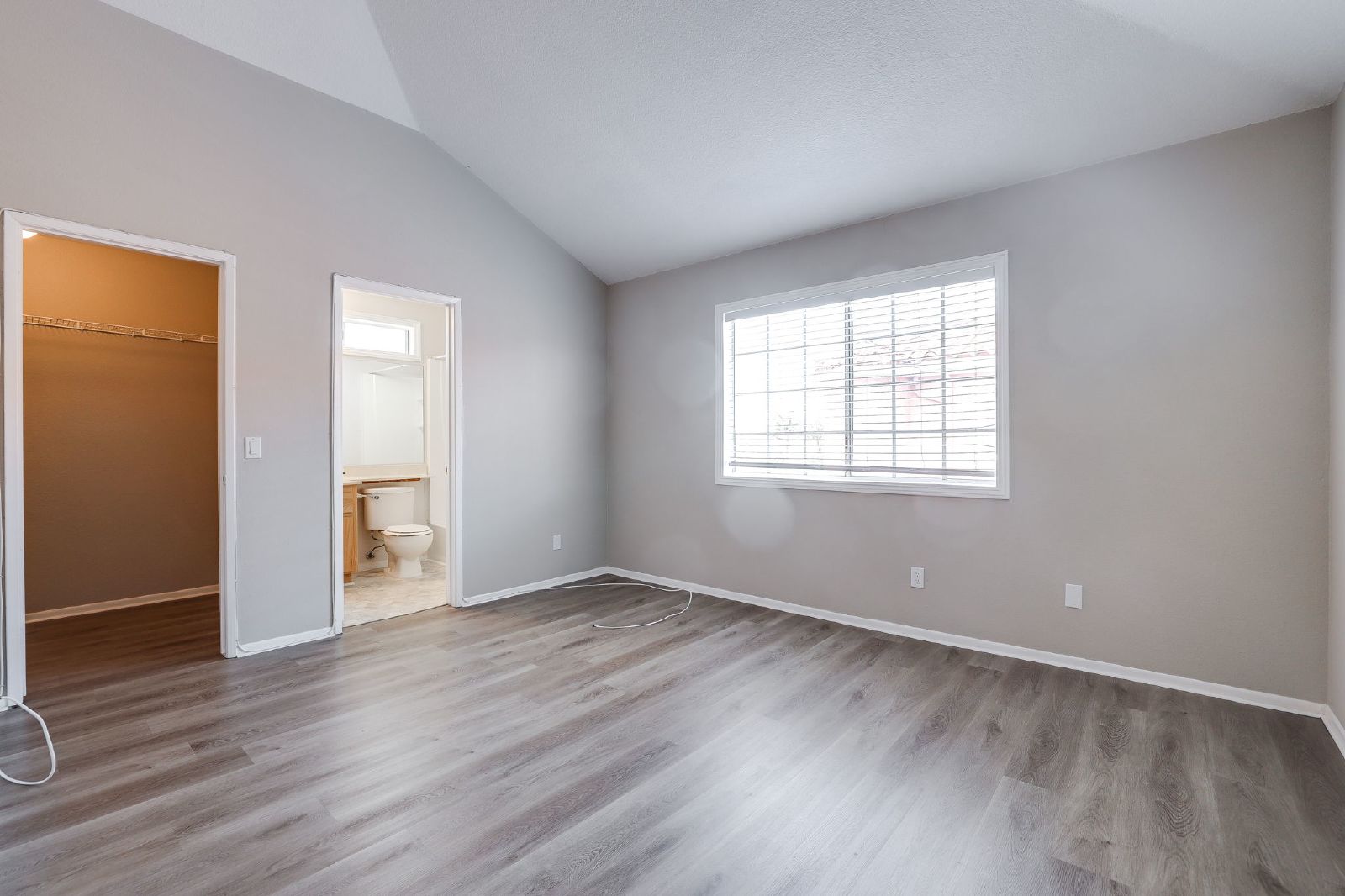 Huntington Beach 2-Bedroom, 2-Bath Home property image