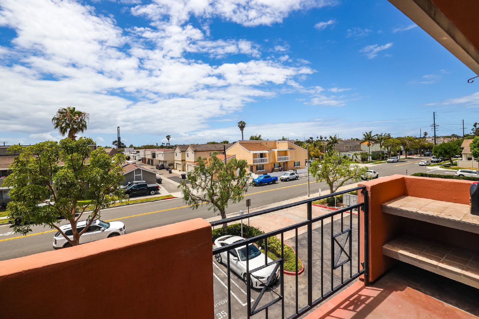 Huntington Beach 2-Bedroom, 2-Bath Home property image
