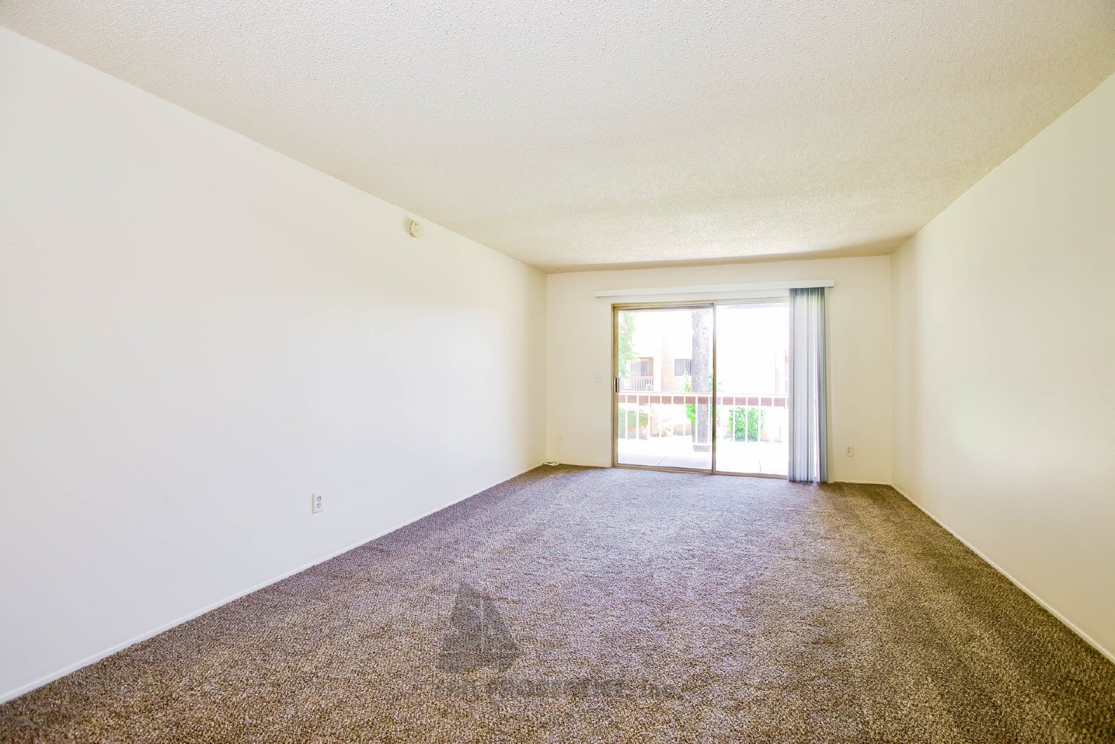 Charming 1-bedroom, 1-bath Condo in Huntington Beach property image