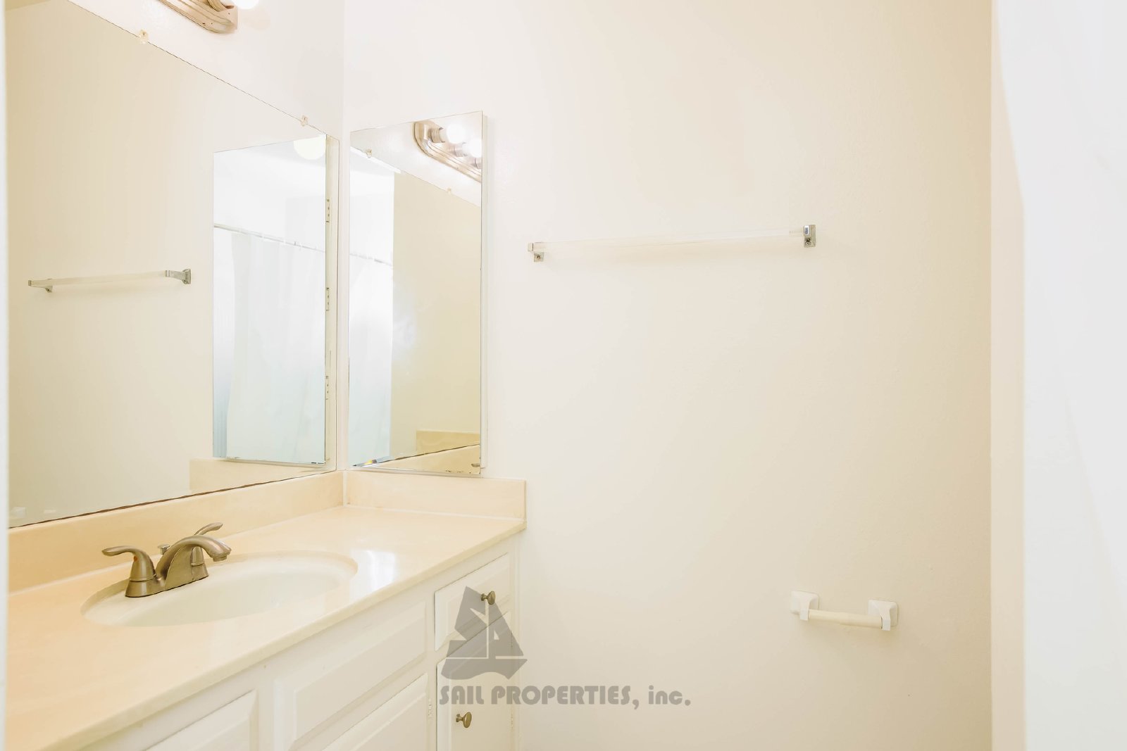 Charming 1-bedroom, 1-bath Condo in Huntington Beach property image