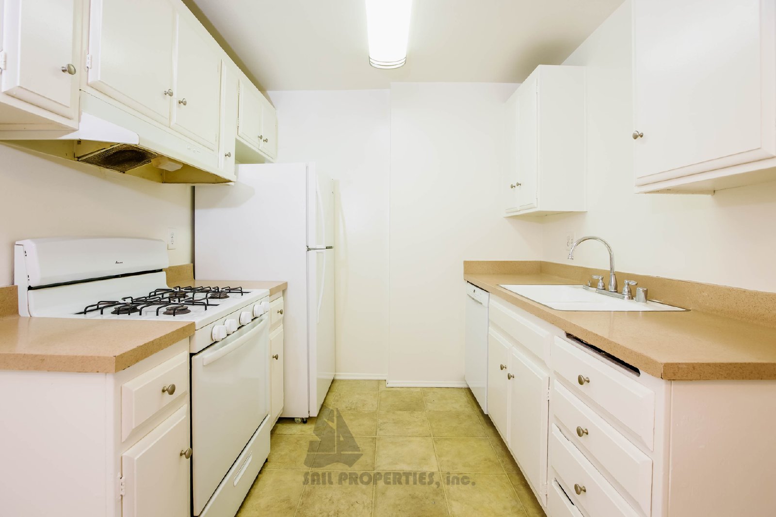 Charming 1-bedroom, 1-bath Condo in Huntington Beach property image