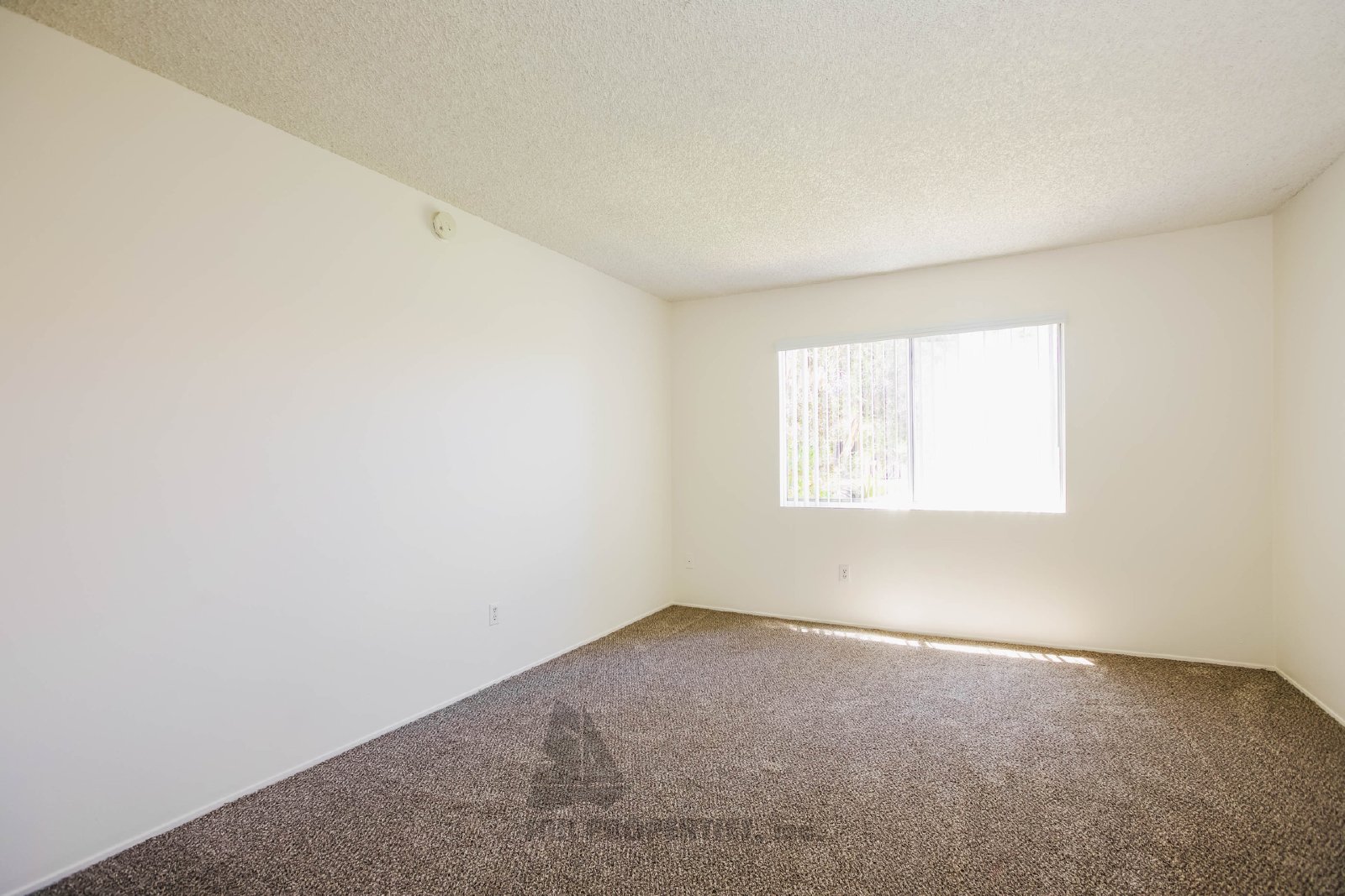Charming 1-bedroom, 1-bath Condo in Huntington Beach property image