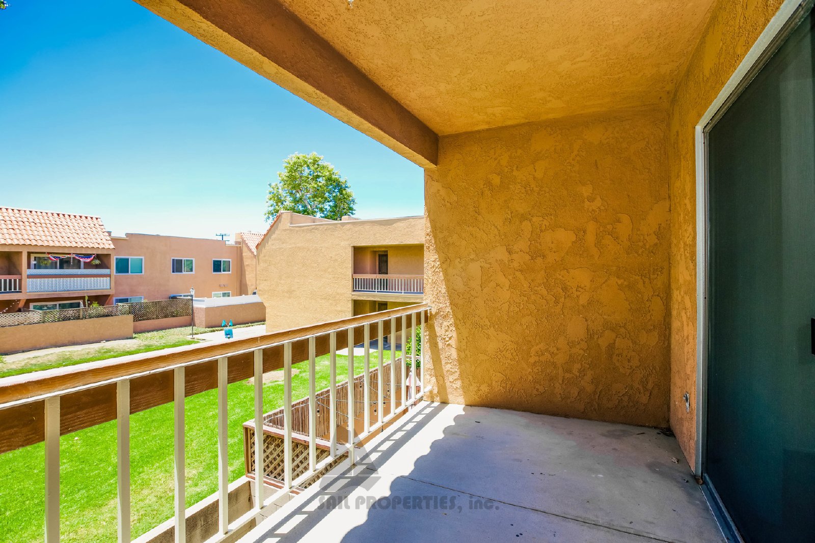 Charming 1-bedroom, 1-bath Condo in Huntington Beach property image