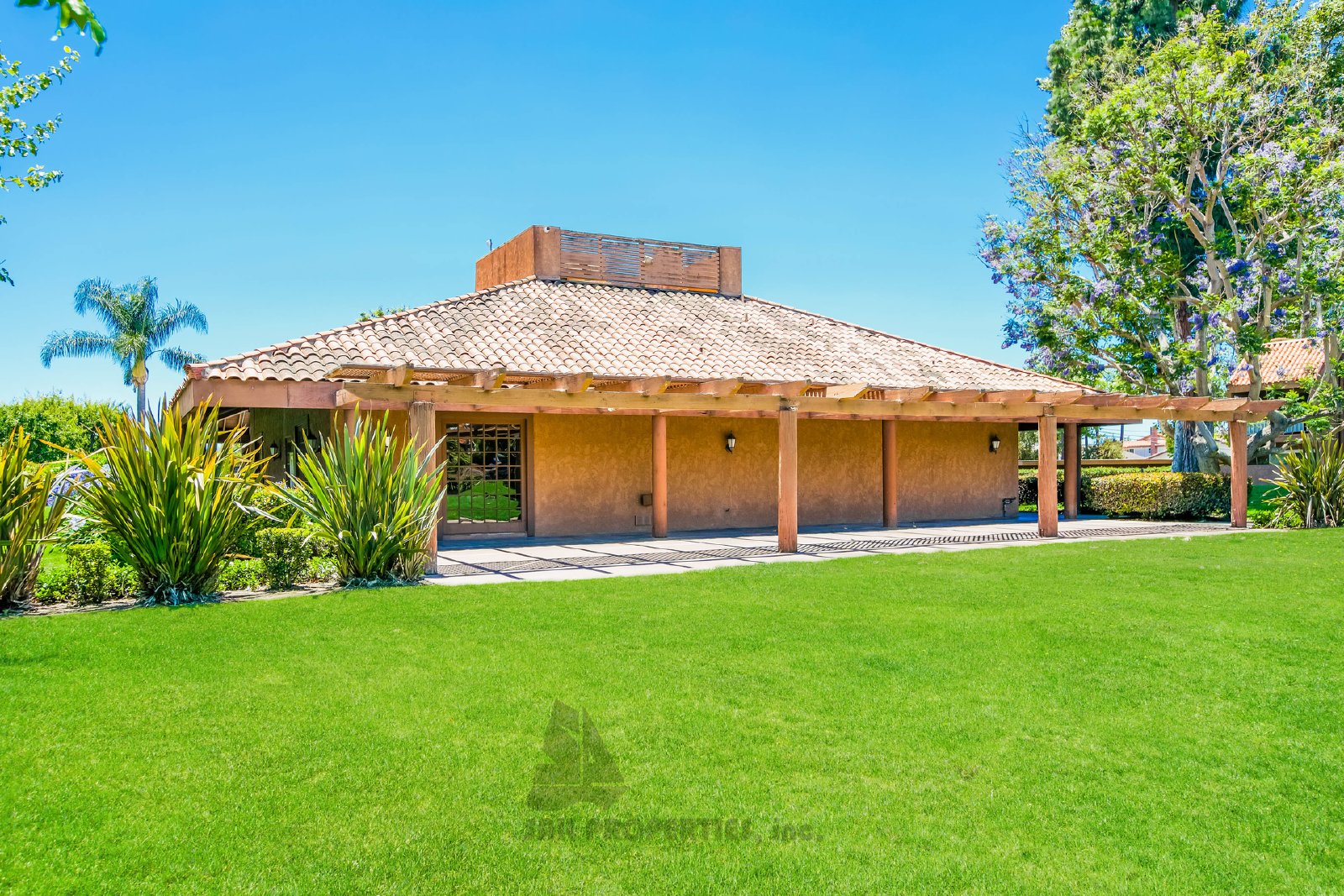 Charming 1-bedroom, 1-bath Condo in Huntington Beach property image