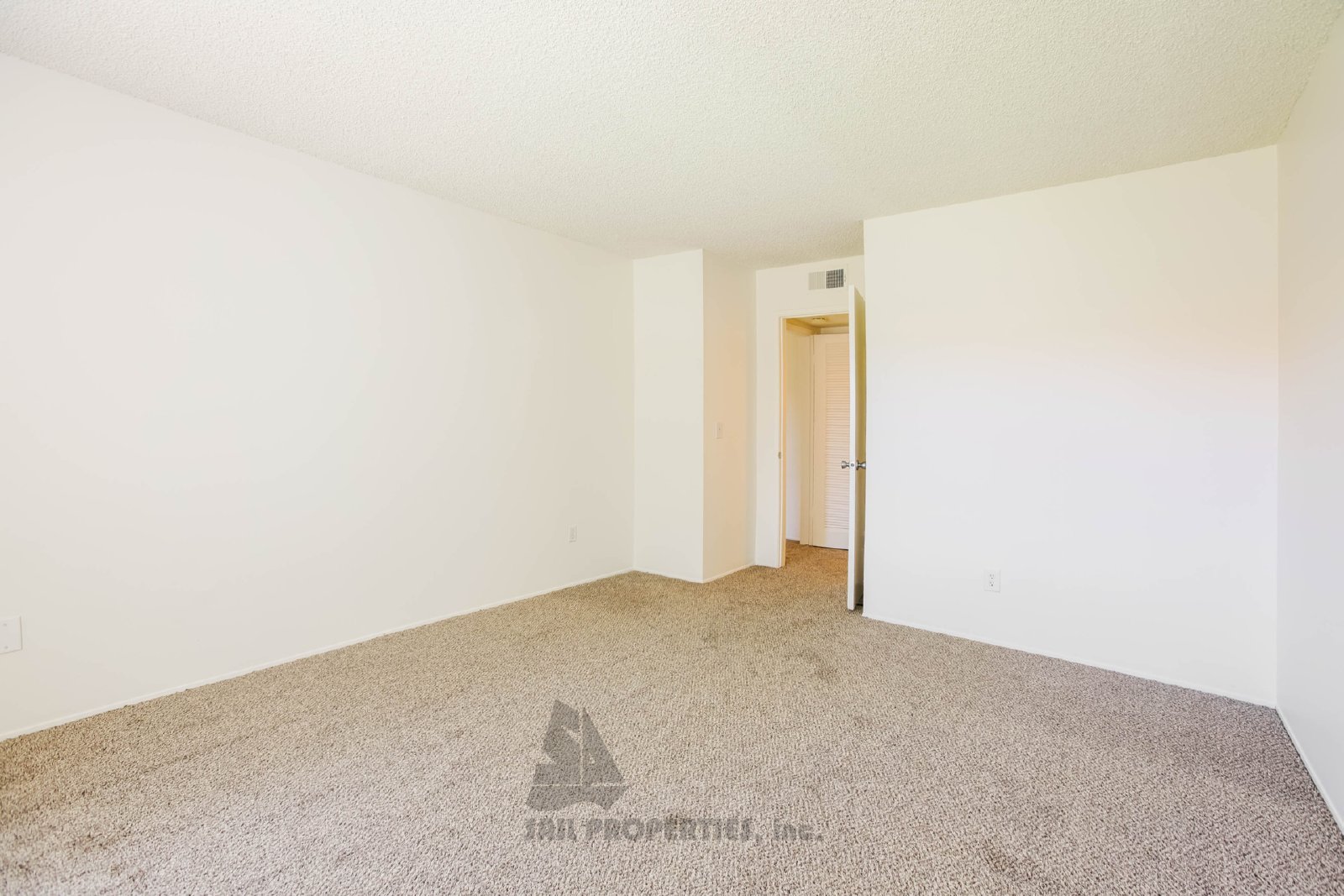 Charming 1-bedroom, 1-bath Condo in Huntington Beach property image