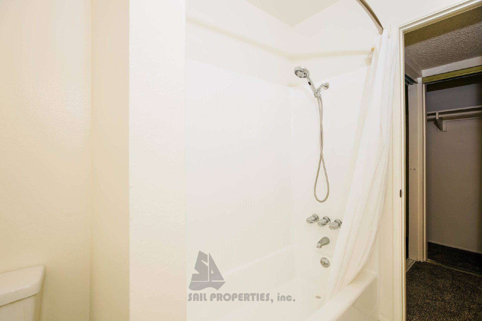 Charming 1-bedroom, 1-bath Condo in Huntington Beach property image